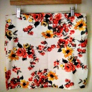 LOVECULTURE Floral Mini Skirt Size L